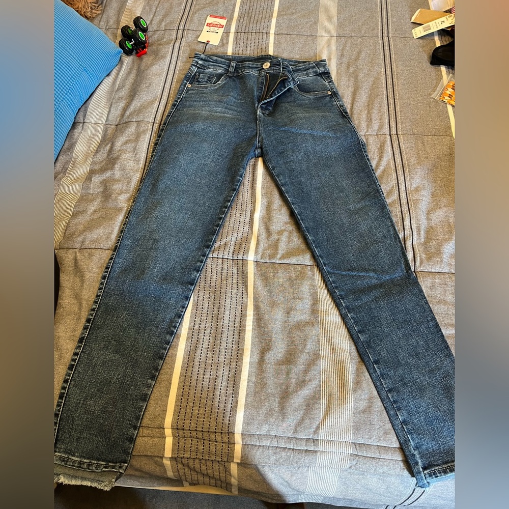 Colombia jeans it said size 14 but it’s more like a 10